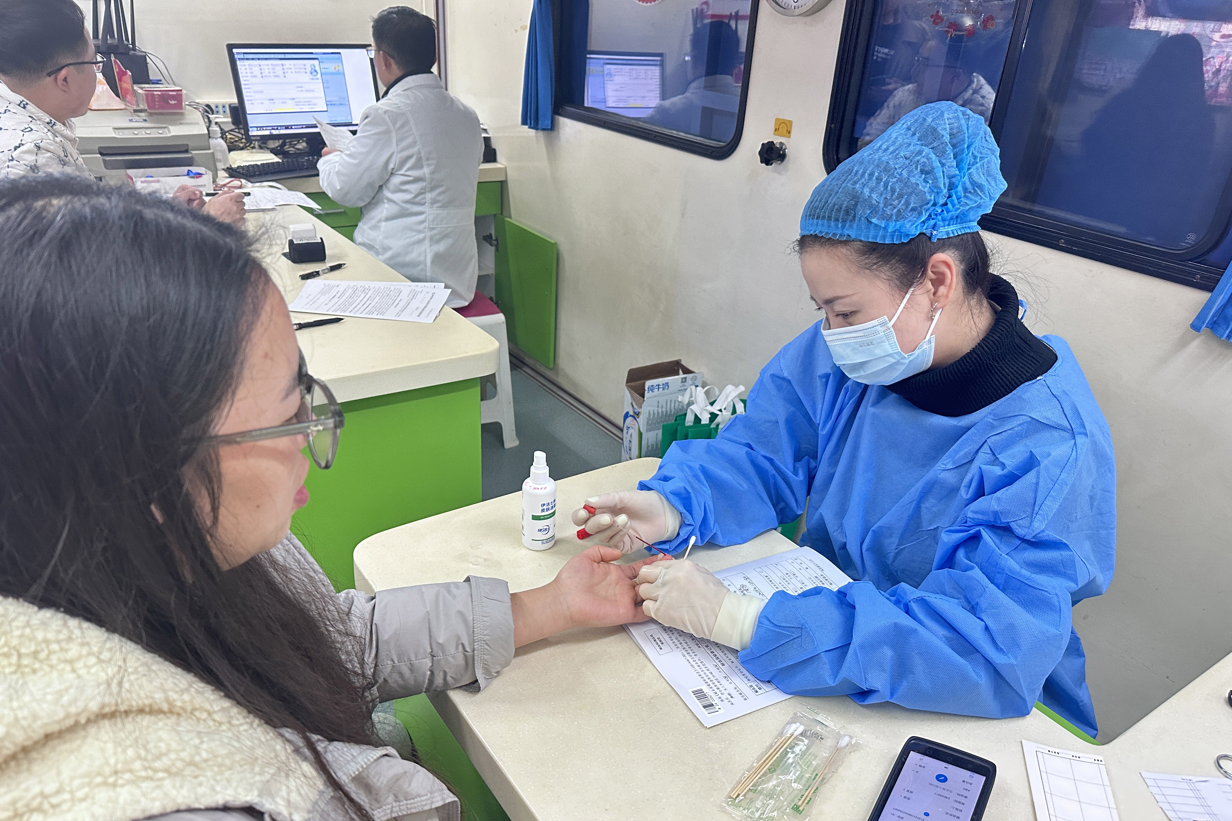 冬日暖陽，獻(xiàn)血傳遞愛心正能量